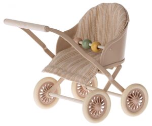 11-4104-00 Maileg Buggy Stroller Baby Mice Rose 5707304133384 (1)