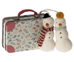 14-3552-00 Maileg Kerst Sneeuwpoppen in Metalen koffertje 5707304128588 (1)