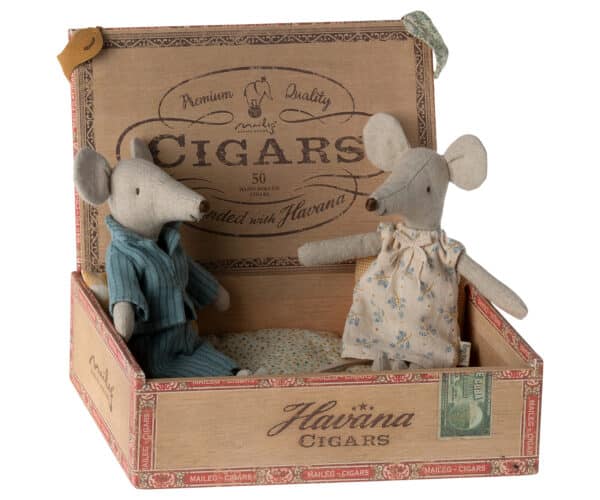 17-3303-00 Maileg Mum and Dad Mice in Cigar Box Sigaardoosje 5707304129691 (3)