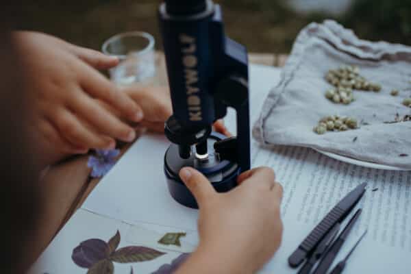 Kidywolf Educatief Speelgoed. Mooi educatief speelgoed van Kidywolf zoals een draagbare microscoop, een telescoop, een weerstation en een timer. 