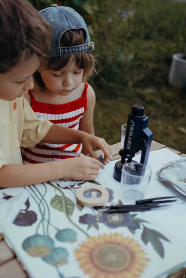 Kidywolf Educatief Speelgoed. Mooi educatief speelgoed van Kidywolf zoals een draagbare microscoop, een telescoop, een weerstation en een timer. 