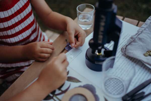 Kidywolf Educatief Speelgoed. Mooi educatief speelgoed van Kidywolf zoals een draagbare microscoop, een telescoop, een weerstation en een timer. 