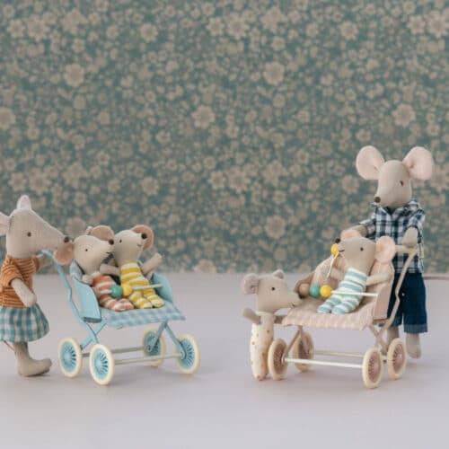 Maileg Buggy Stroller Baby Mice Mint en Rose - Poppenhuis Inrichting en Accessoires (1)